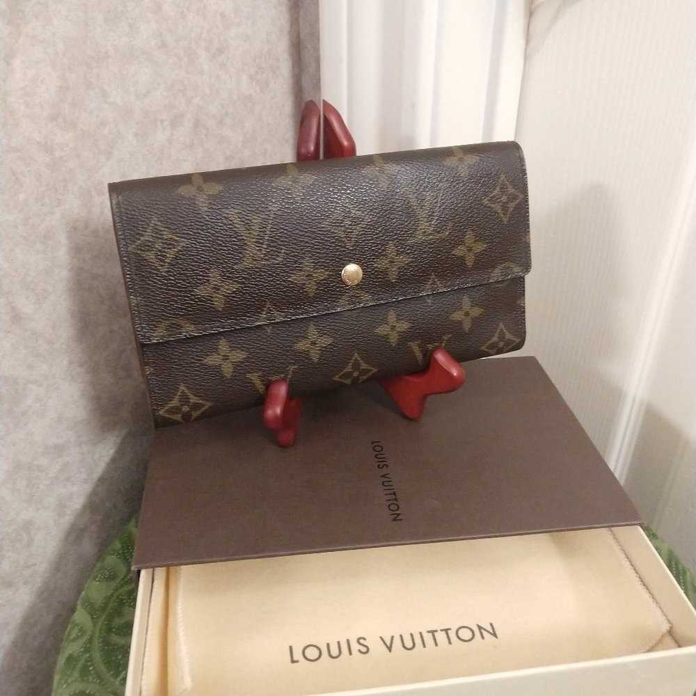 Louis Vuitton Monogram International Wallet